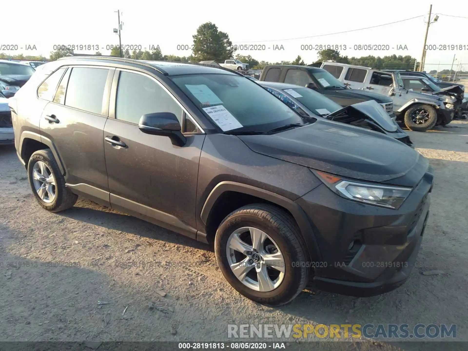 1 Photograph of a damaged car 2T3W1RFVXKW019099 TOYOTA RAV4 2019