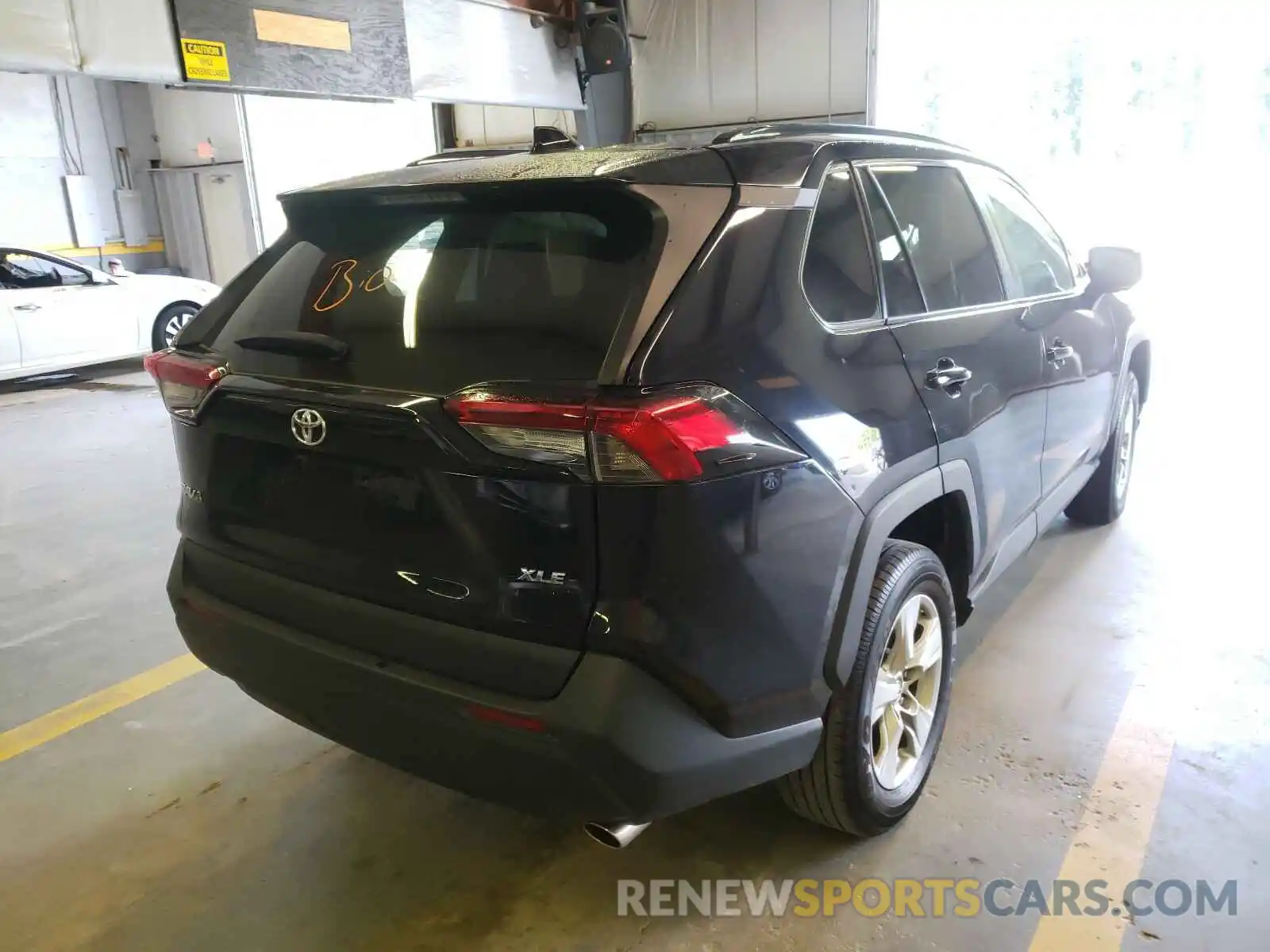 4 Photograph of a damaged car 2T3W1RFVXKW020785 TOYOTA RAV4 2019