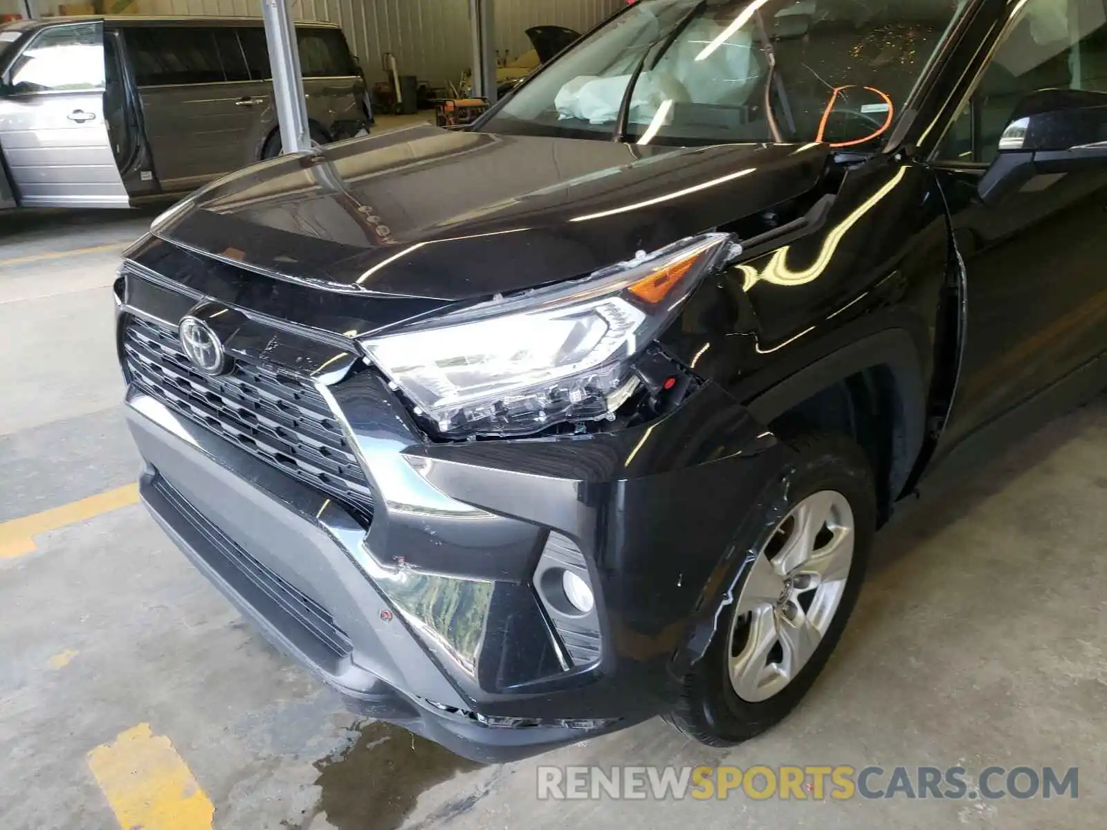 9 Photograph of a damaged car 2T3W1RFVXKW020785 TOYOTA RAV4 2019