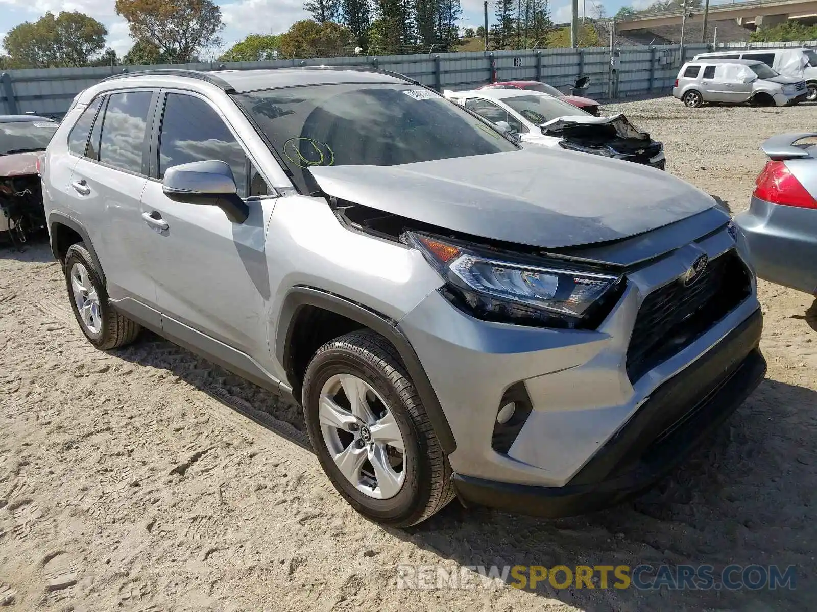 1 Photograph of a damaged car 2T3W1RFVXKW032273 TOYOTA RAV4 2019