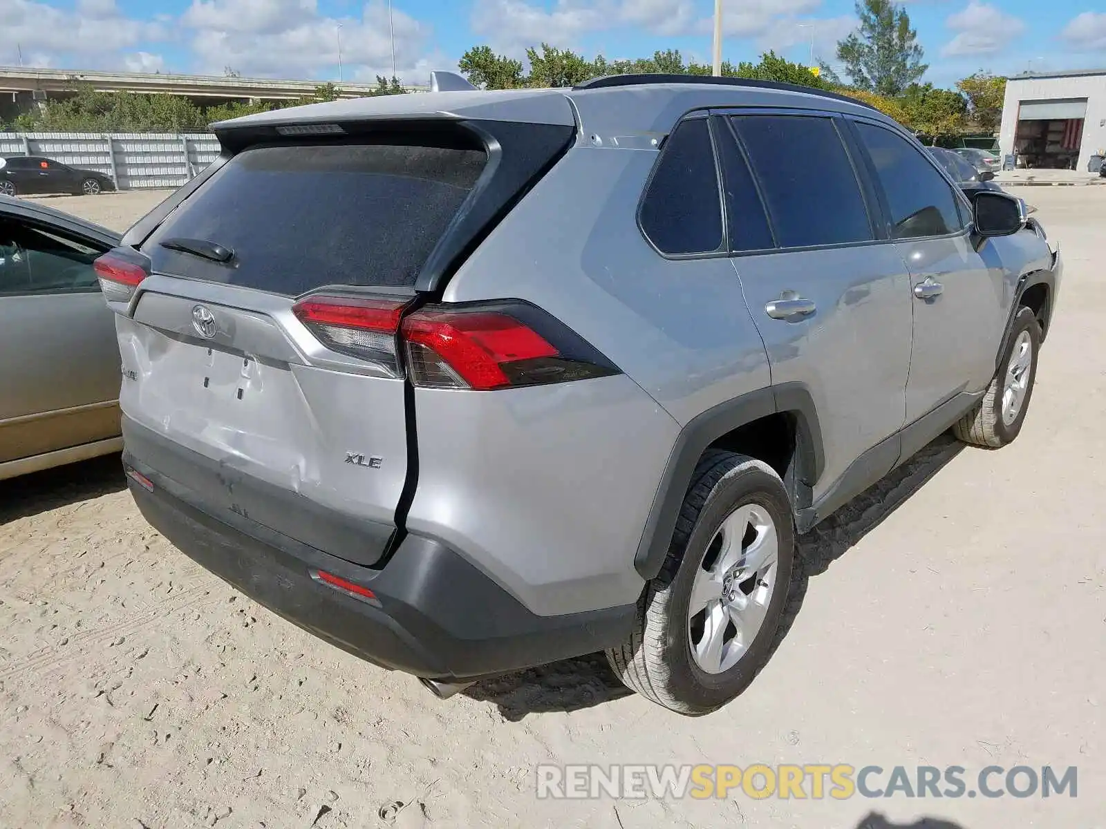 4 Photograph of a damaged car 2T3W1RFVXKW032273 TOYOTA RAV4 2019