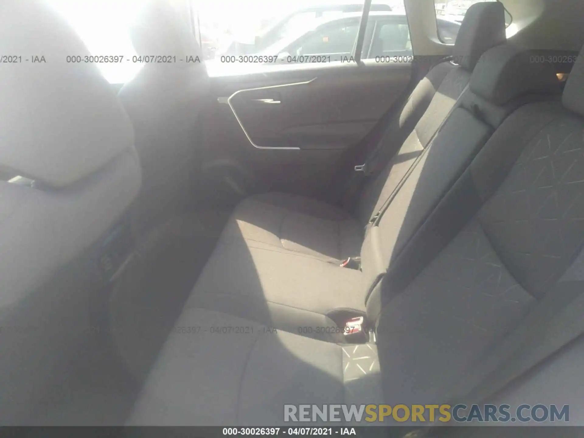 8 Photograph of a damaged car 2T3W1RFVXKW044424 TOYOTA RAV4 2019