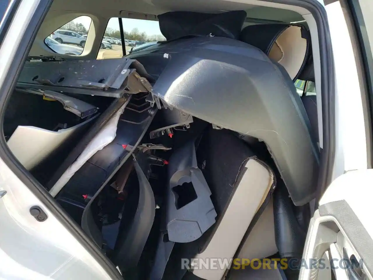 6 Photograph of a damaged car 2T3W1RFVXKW050739 TOYOTA RAV4 2019