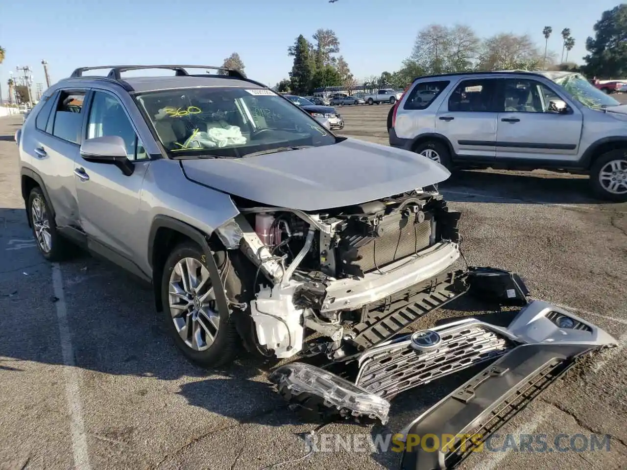 1 Photograph of a damaged car 2T3Y1RFV0KW011828 TOYOTA RAV4 2019