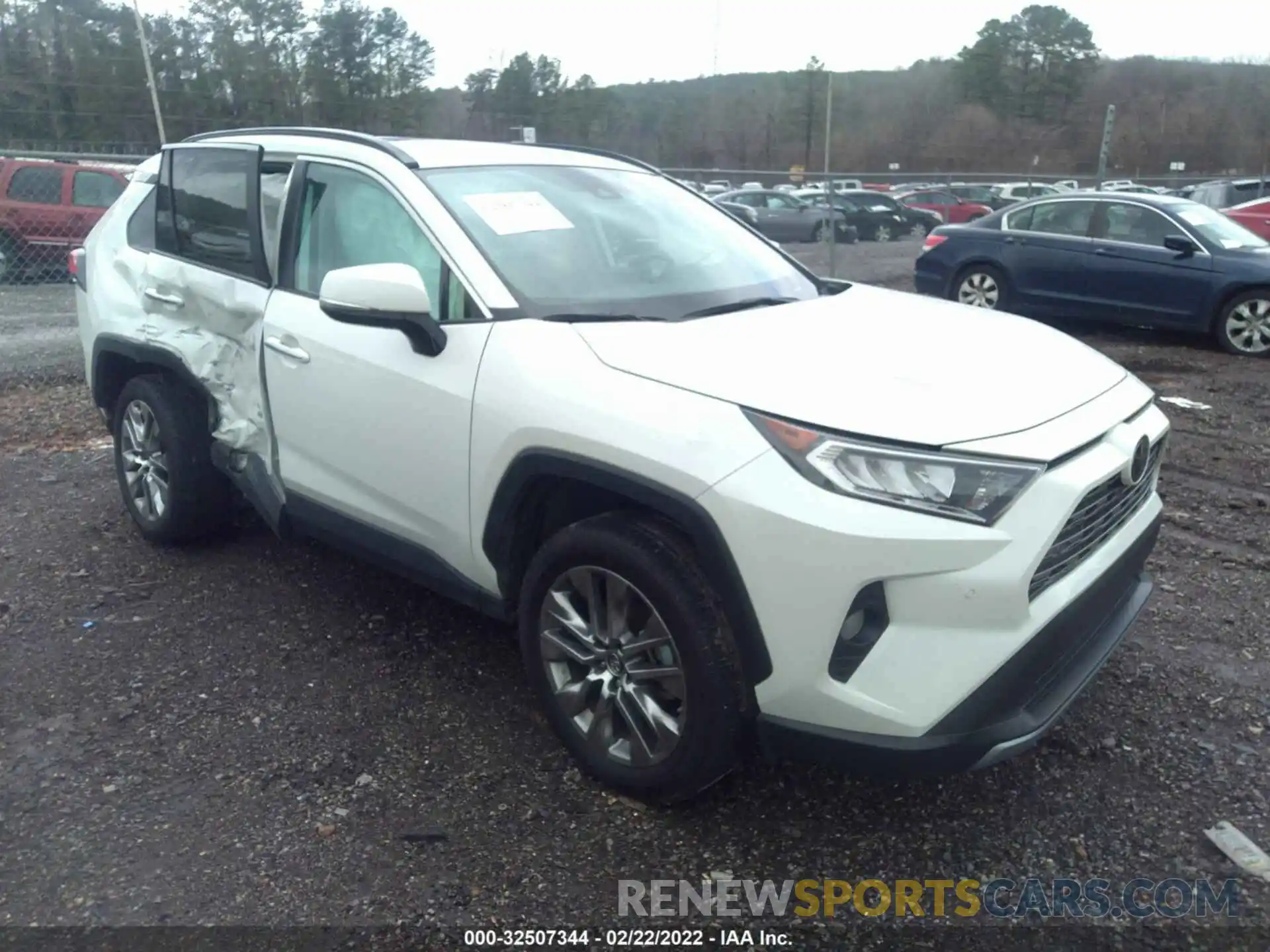 1 Photograph of a damaged car 2T3Y1RFV1KC010396 TOYOTA RAV4 2019