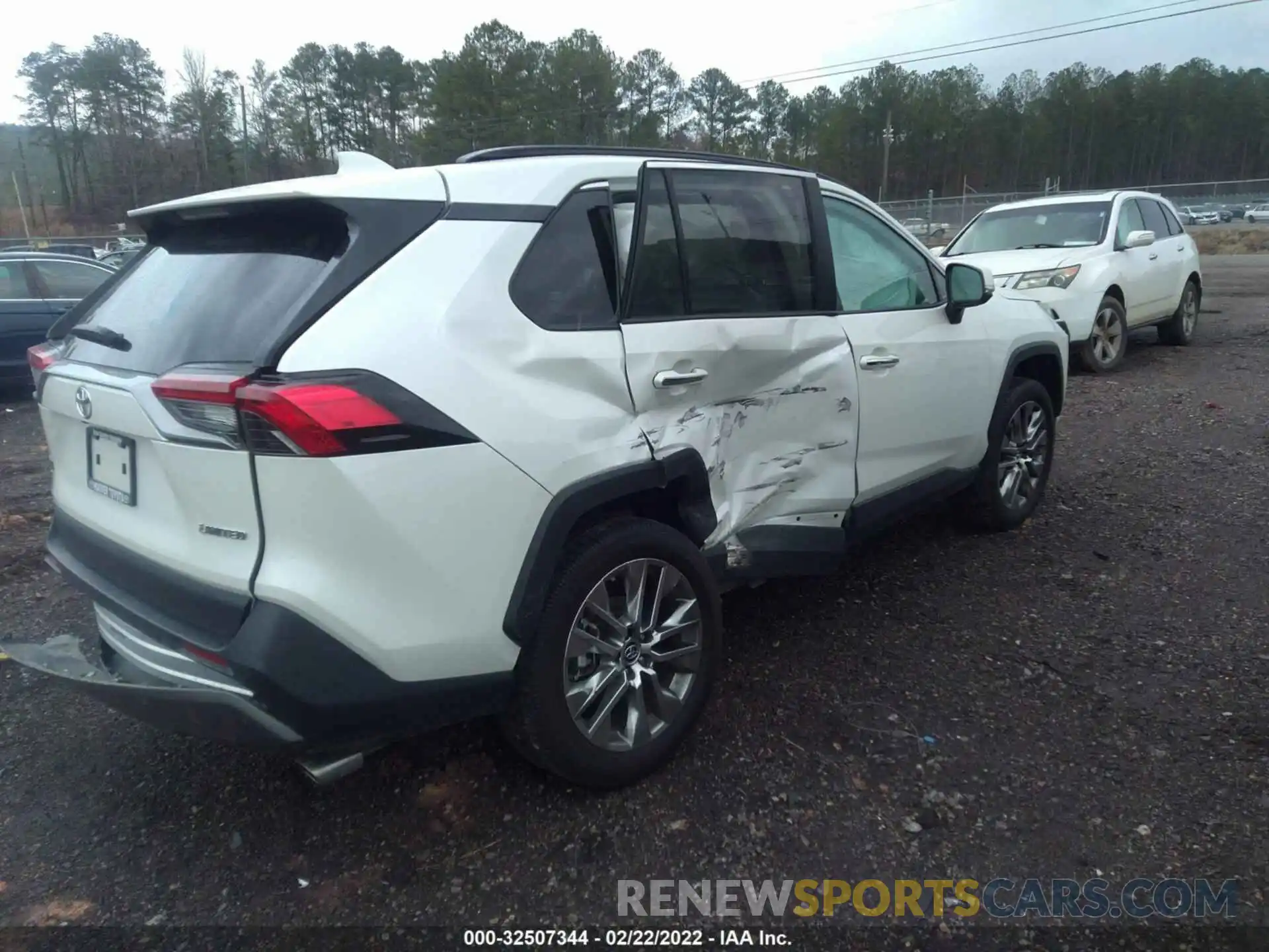 4 Photograph of a damaged car 2T3Y1RFV1KC010396 TOYOTA RAV4 2019