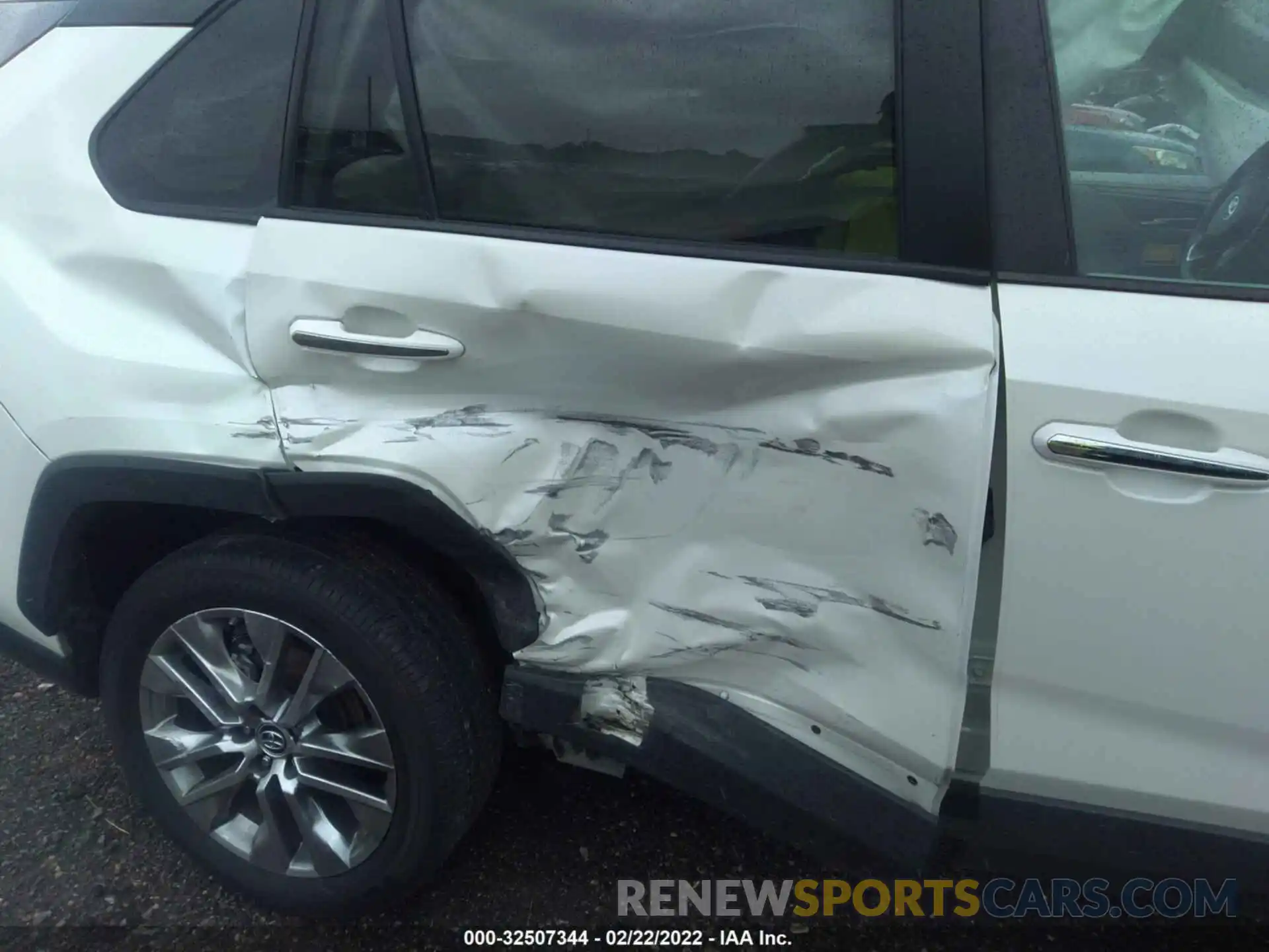 6 Photograph of a damaged car 2T3Y1RFV1KC010396 TOYOTA RAV4 2019