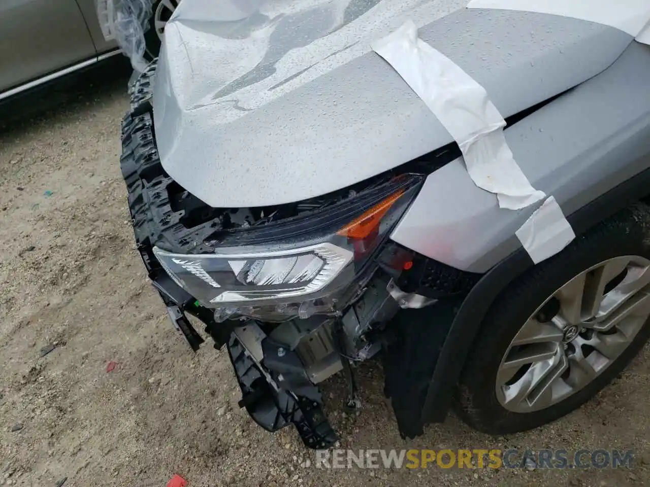 9 Photograph of a damaged car 2T3Y1RFV2KW020403 TOYOTA RAV4 2019