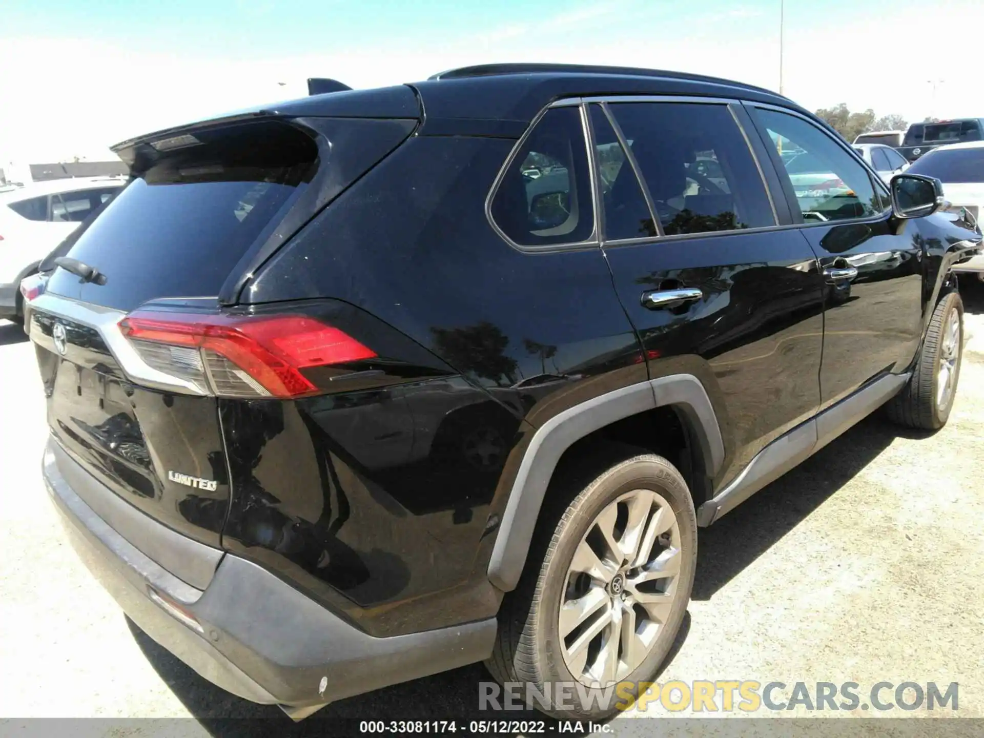 4 Photograph of a damaged car 2T3Y1RFV4KW019382 TOYOTA RAV4 2019