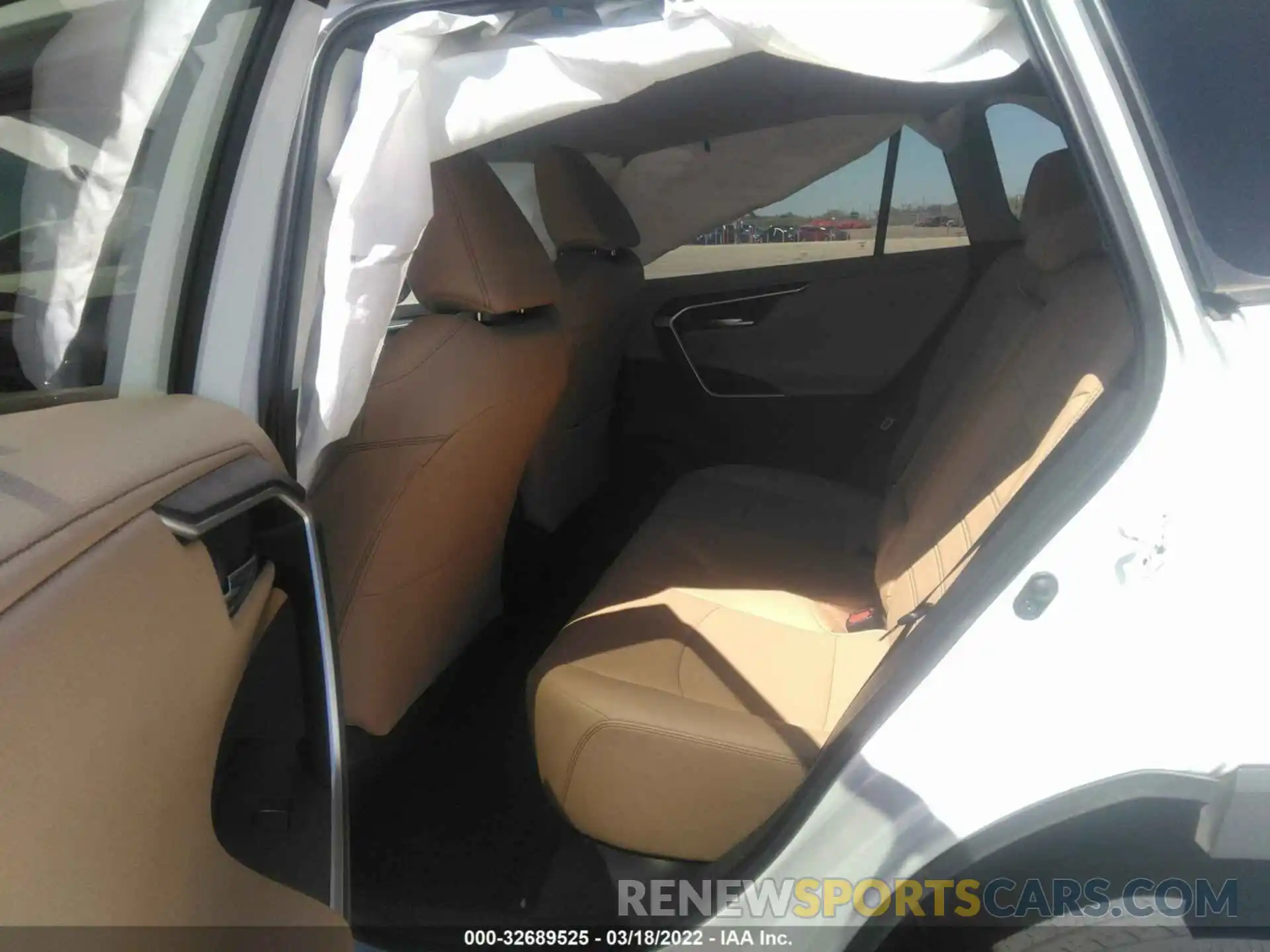 8 Photograph of a damaged car 2T3Y1RFV4KW024551 TOYOTA RAV4 2019