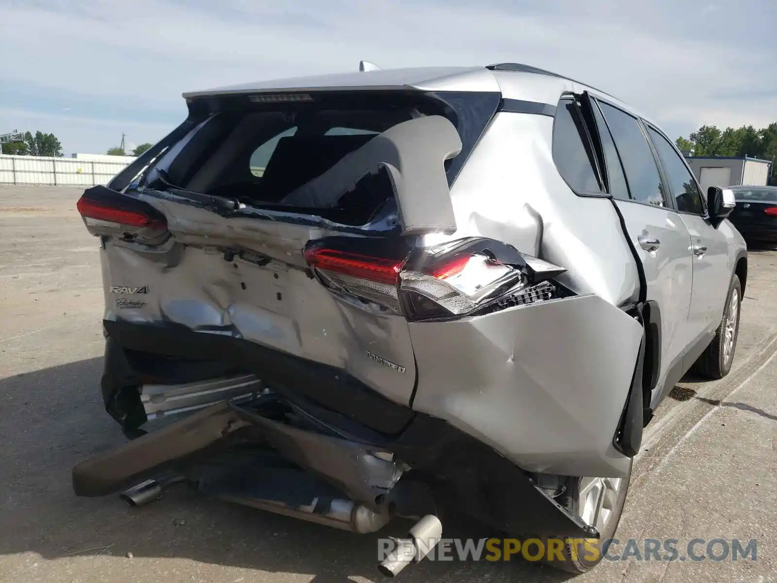 9 Photograph of a damaged car 2T3Y1RFV4KW033217 TOYOTA RAV4 2019