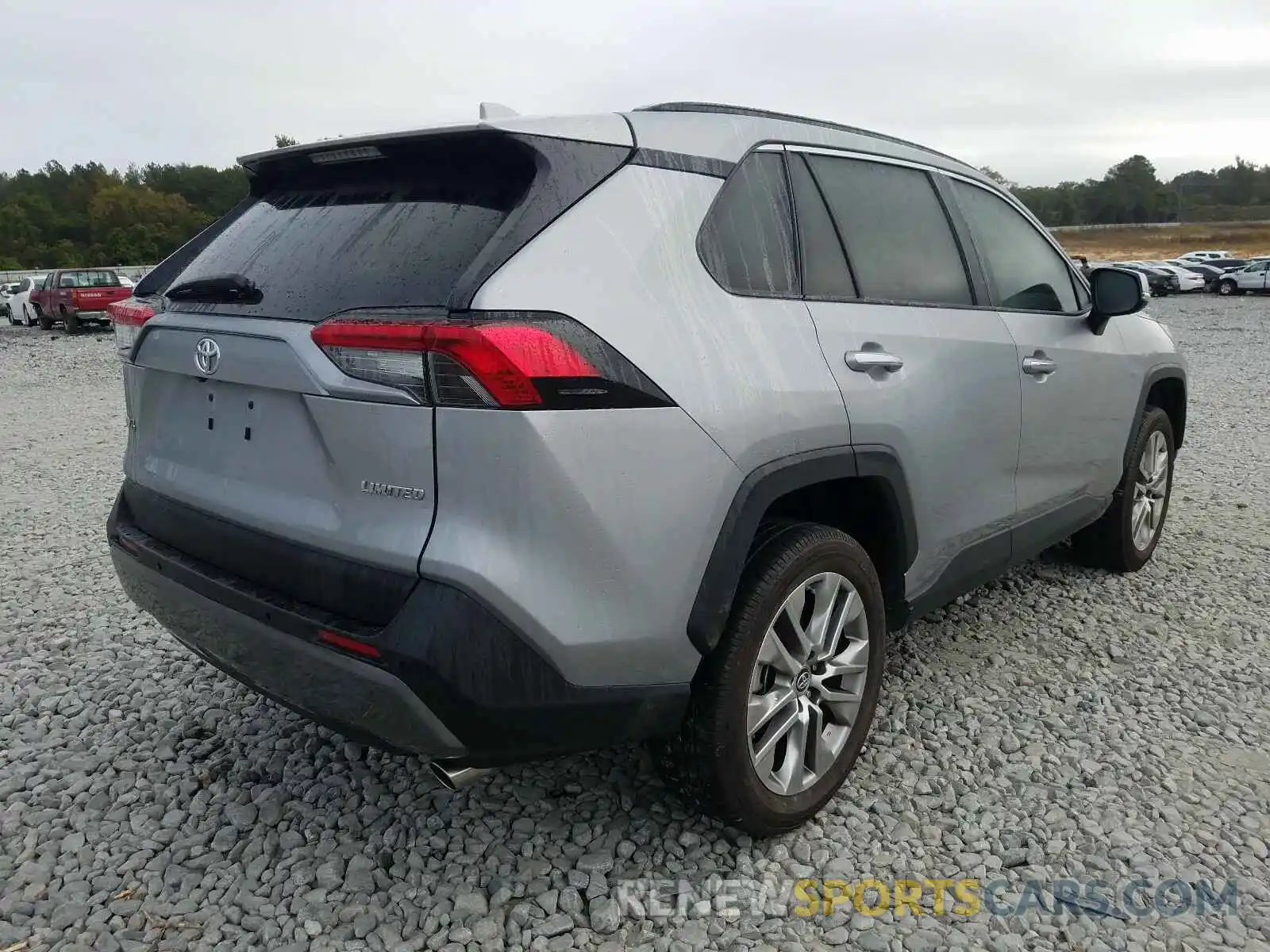 4 Photograph of a damaged car 2T3Y1RFV5KC008831 TOYOTA RAV4 2019