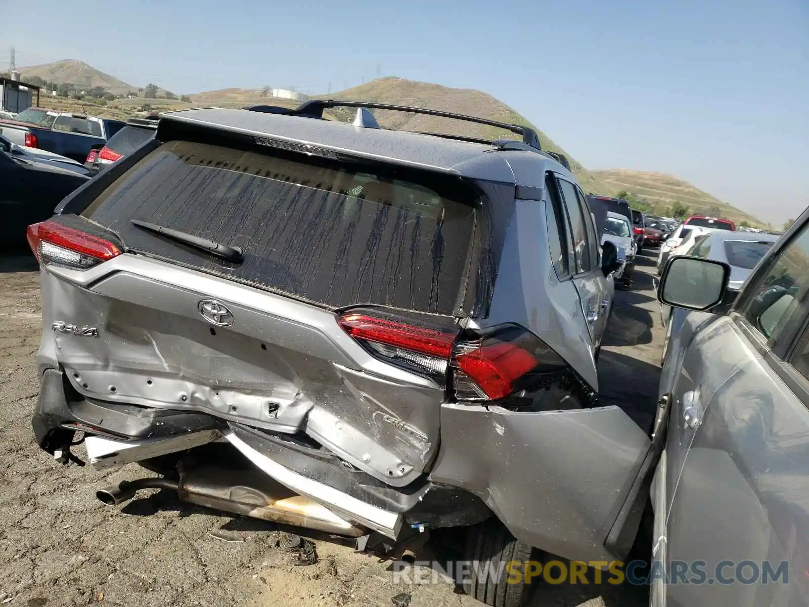 4 Photograph of a damaged car 2T3Y1RFV5KC011387 TOYOTA RAV4 2019