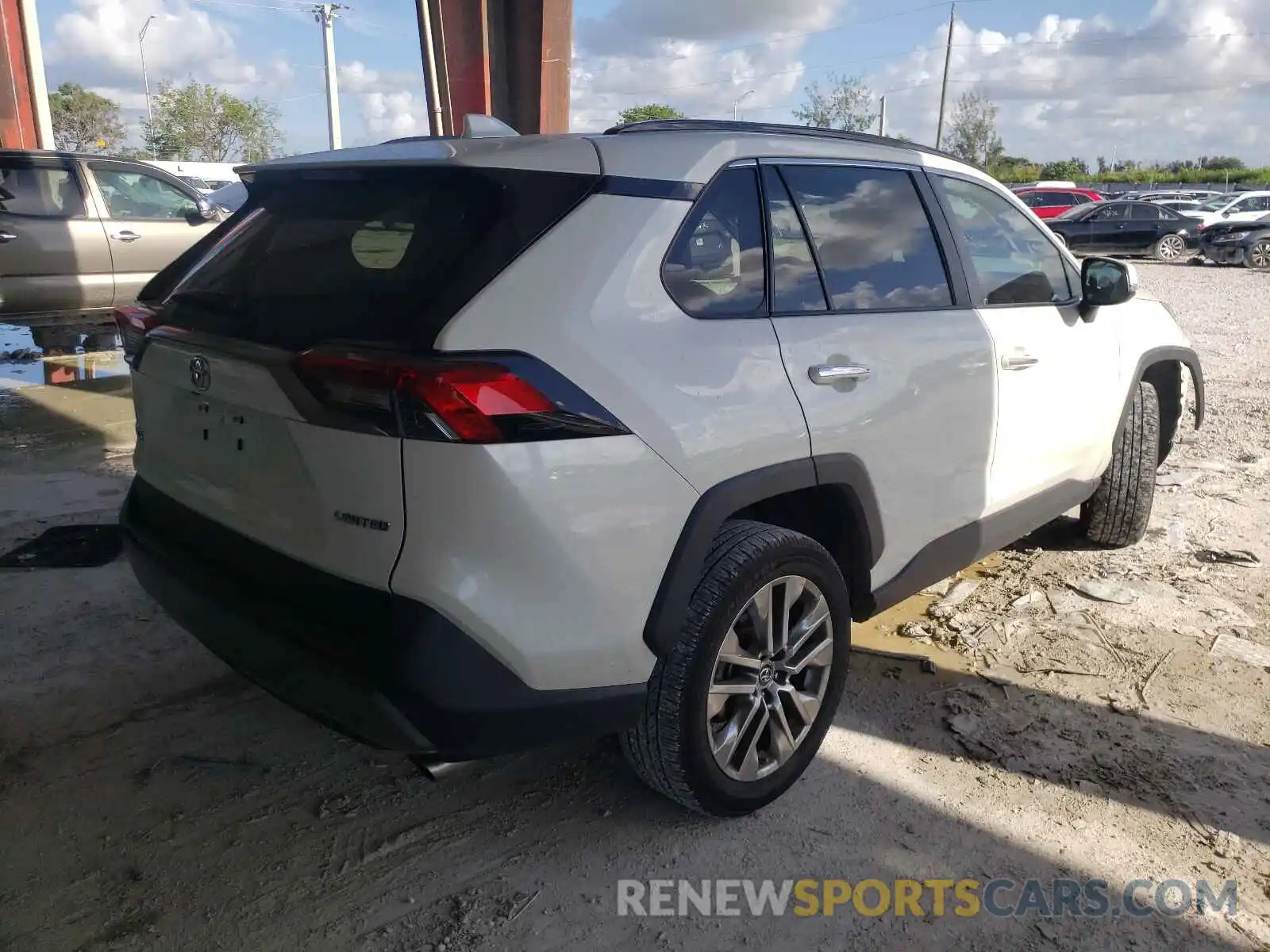 4 Photograph of a damaged car 2T3Y1RFV5KC012300 TOYOTA RAV4 2019