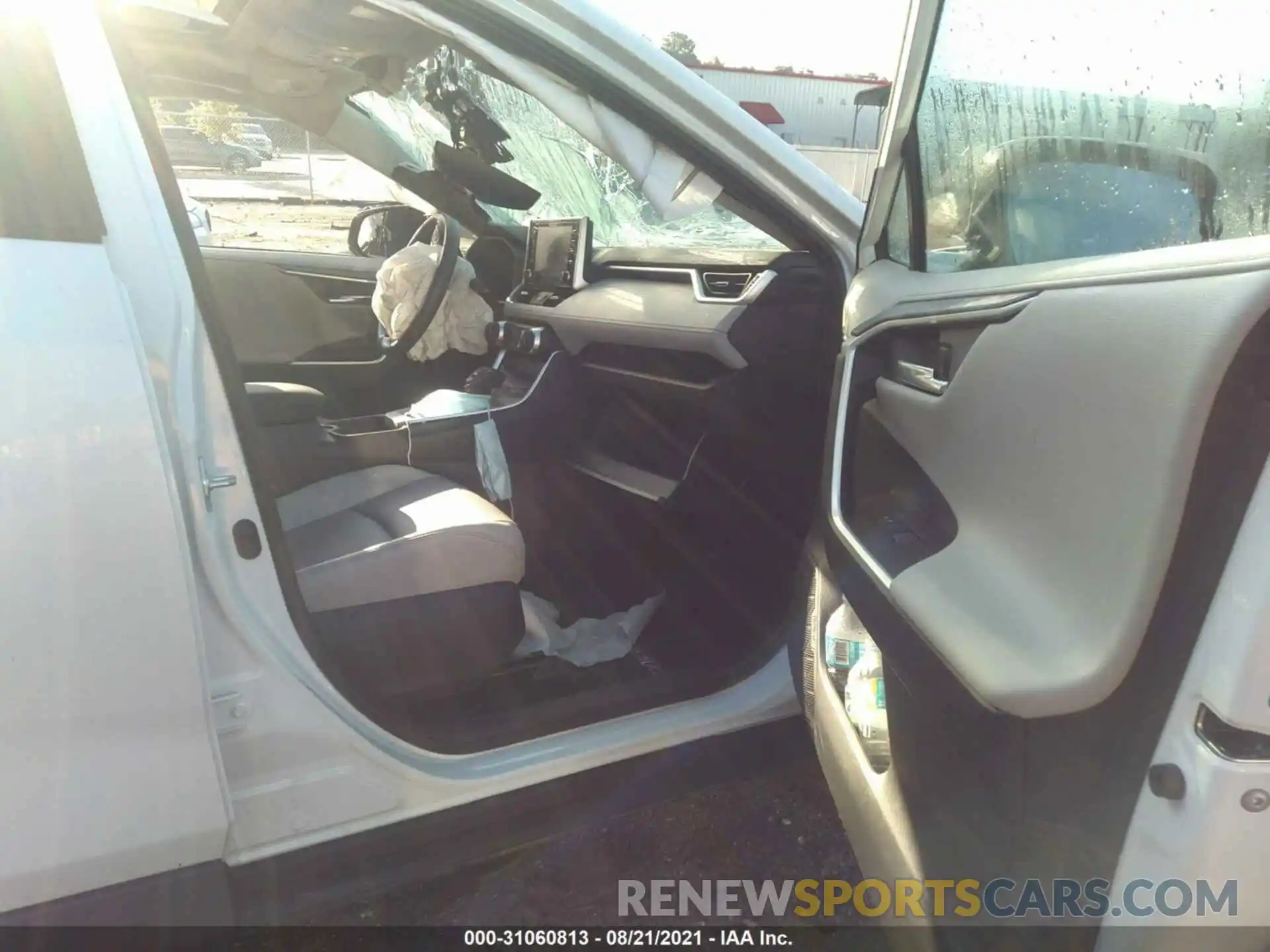 5 Photograph of a damaged car 2T3Y1RFV5KW028334 TOYOTA RAV4 2019