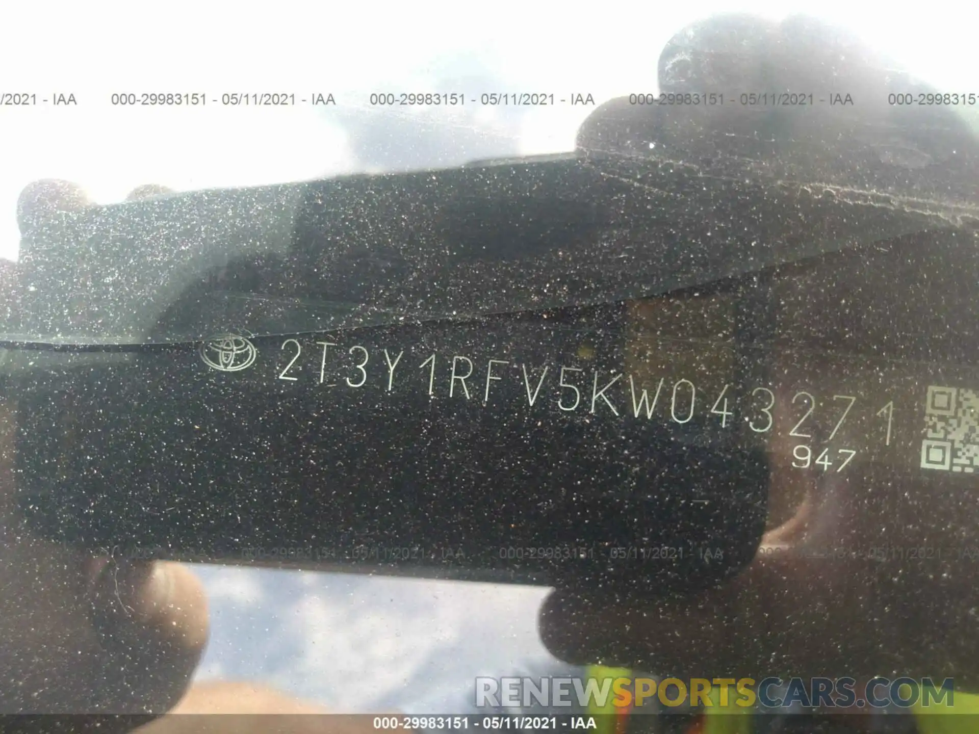 9 Photograph of a damaged car 2T3Y1RFV5KW043271 TOYOTA RAV4 2019