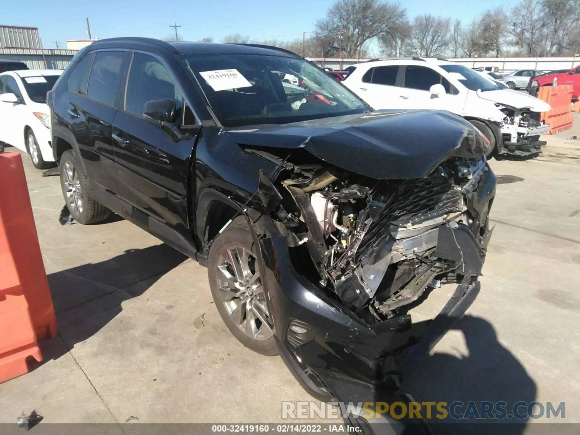 1 Photograph of a damaged car 2T3Y1RFV6KC009051 TOYOTA RAV4 2019