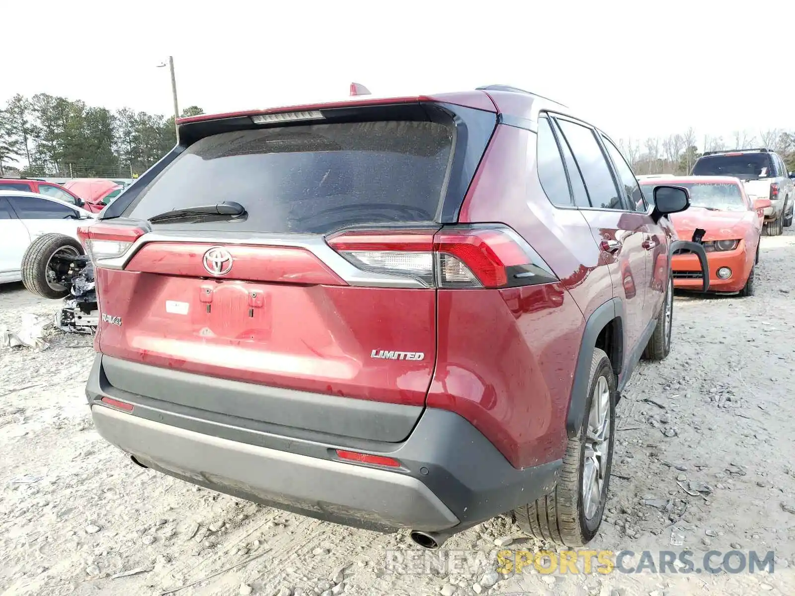 4 Photograph of a damaged car 2T3Y1RFV6KC012600 TOYOTA RAV4 2019