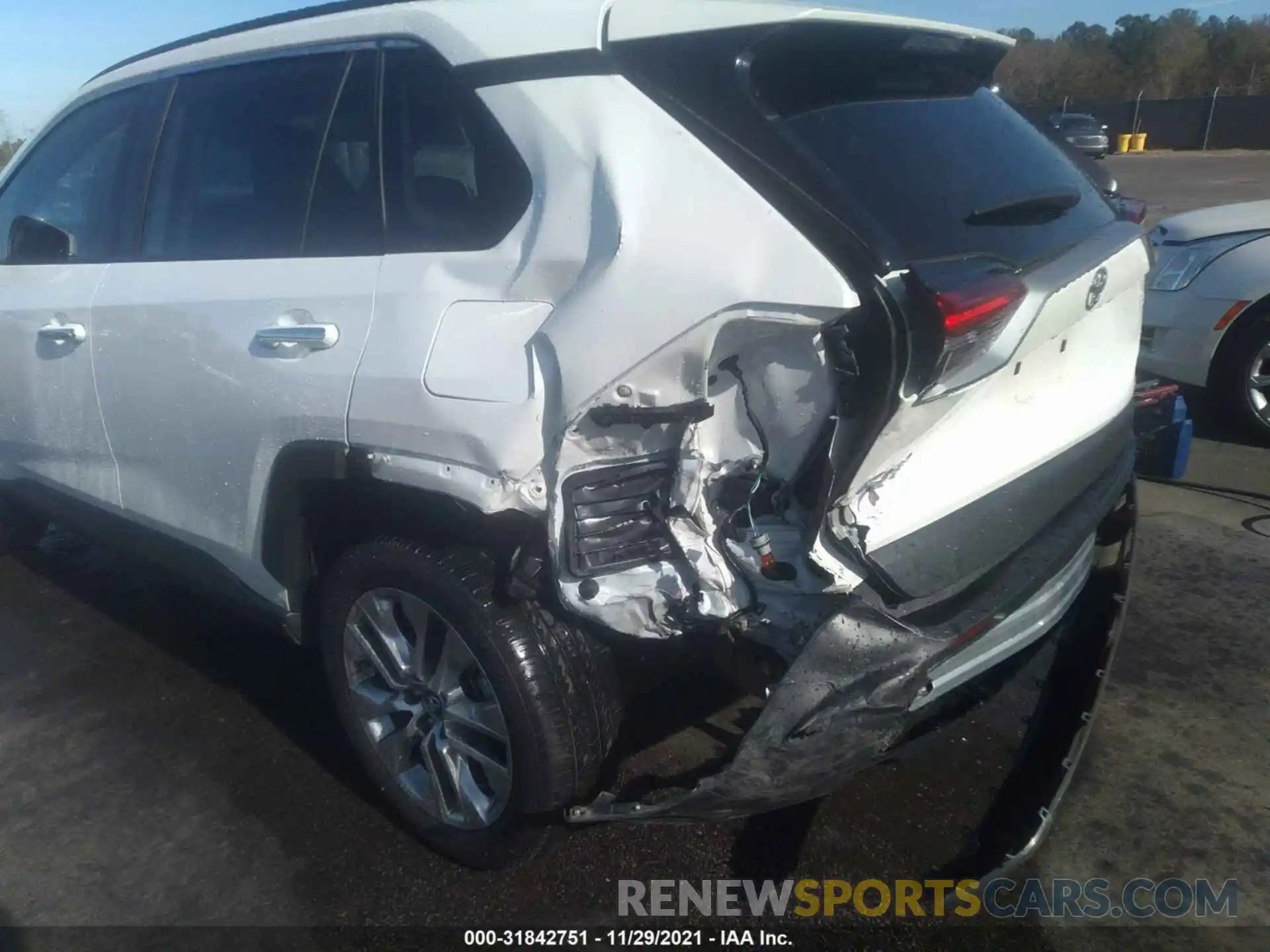 6 Photograph of a damaged car 2T3Y1RFV6KW010215 TOYOTA RAV4 2019