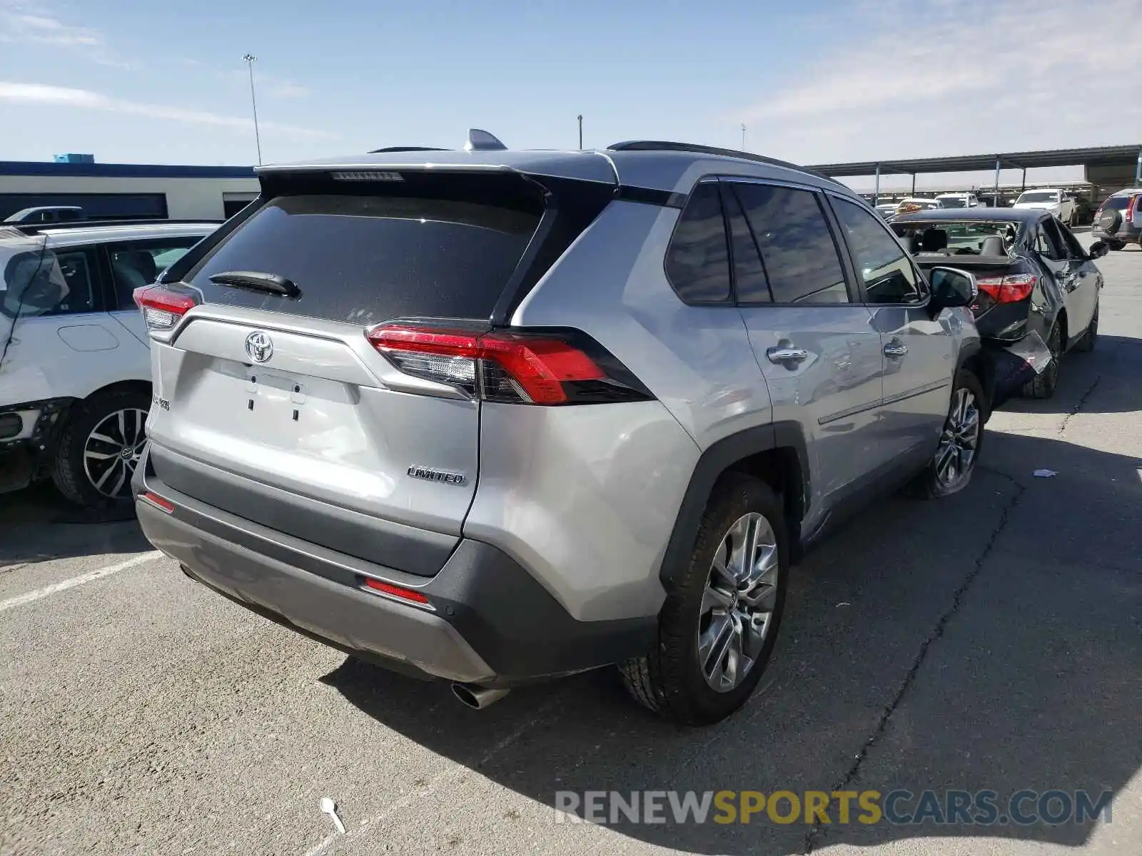 4 Photograph of a damaged car 2T3Y1RFV6KW017150 TOYOTA RAV4 2019