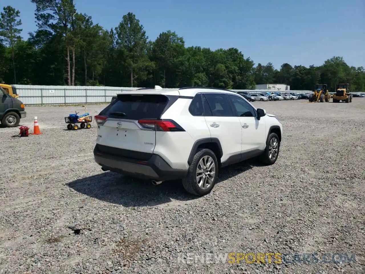 4 Photograph of a damaged car 2T3Y1RFV6KW020713 TOYOTA RAV4 2019