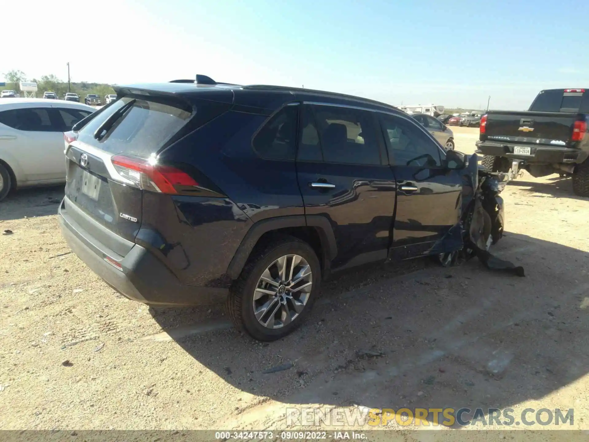 4 Photograph of a damaged car 2T3Y1RFV6KW031694 TOYOTA RAV4 2019