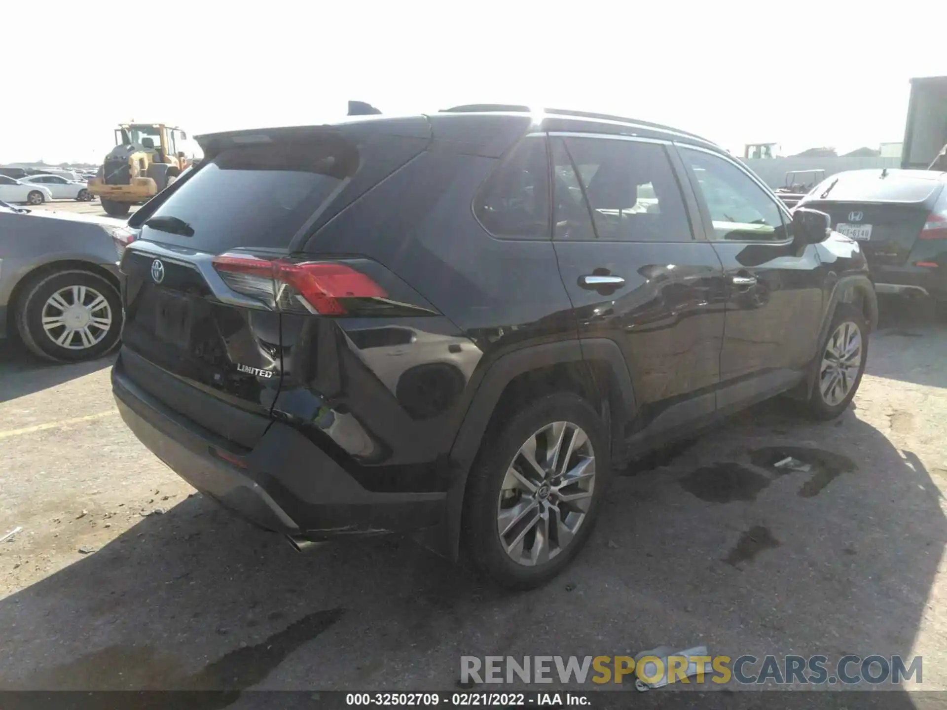 4 Photograph of a damaged car 2T3Y1RFV7KC008314 TOYOTA RAV4 2019