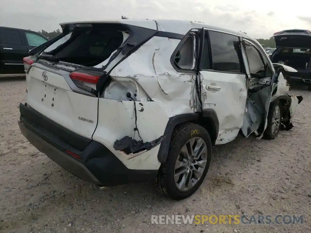 4 Photograph of a damaged car 2T3Y1RFV7KW001572 TOYOTA RAV4 2019