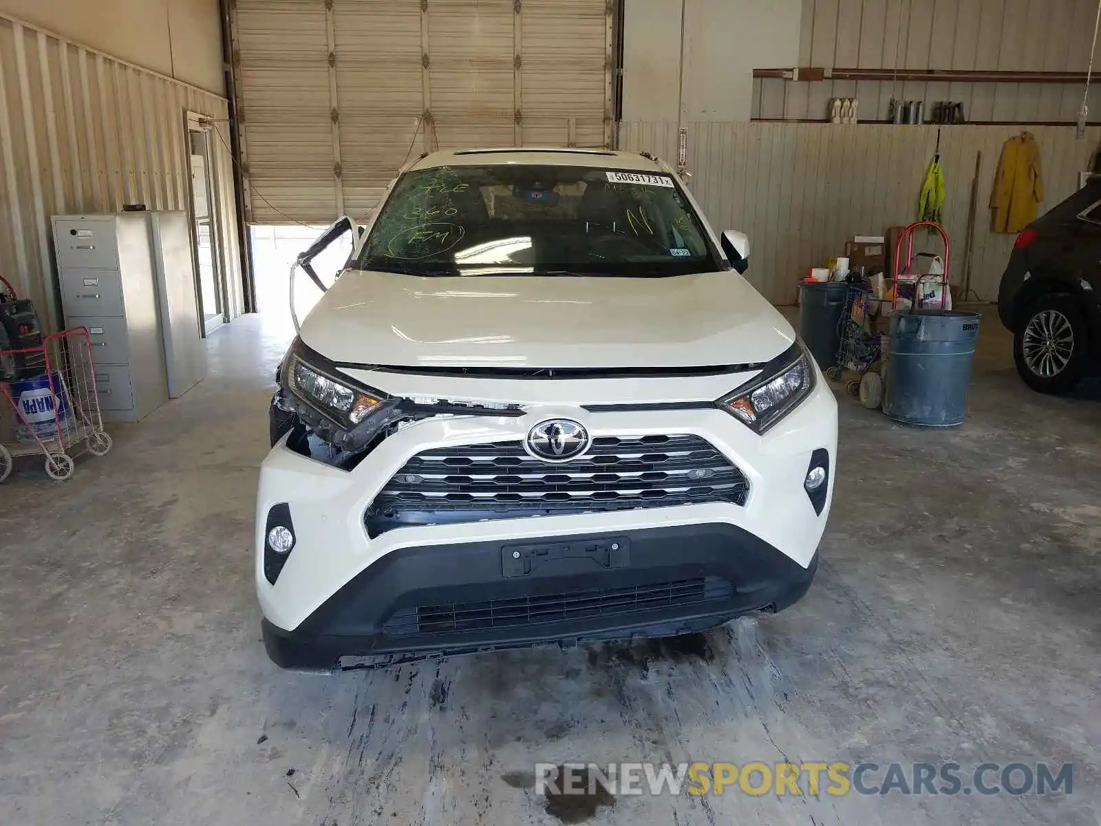 9 Photograph of a damaged car 2T3Y1RFV7KW035480 TOYOTA RAV4 2019