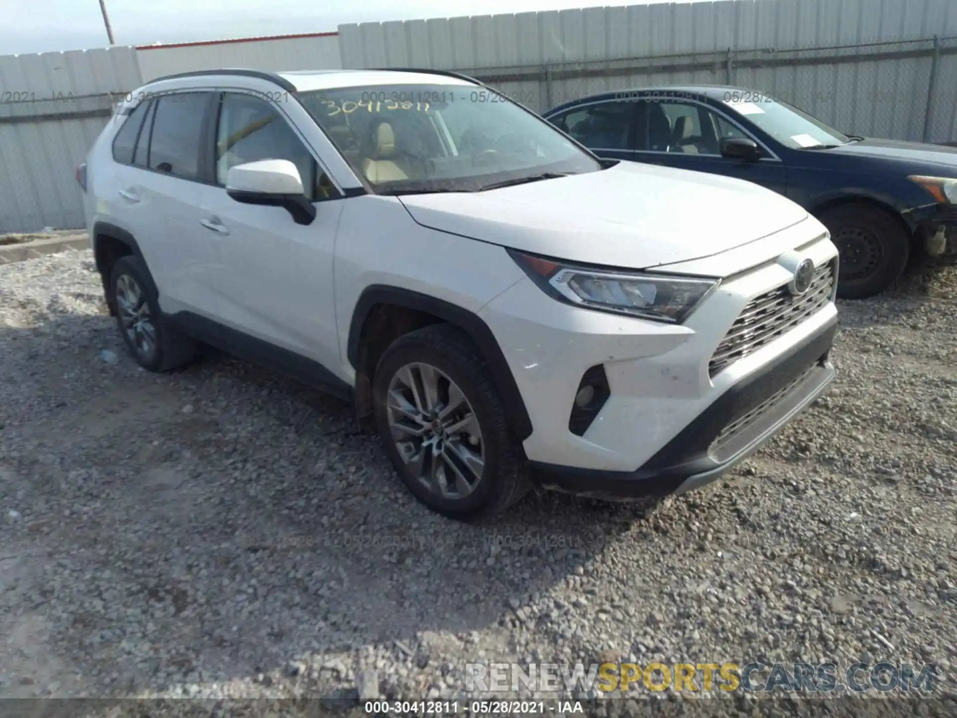 1 Photograph of a damaged car 2T3Y1RFV8KW037030 TOYOTA RAV4 2019