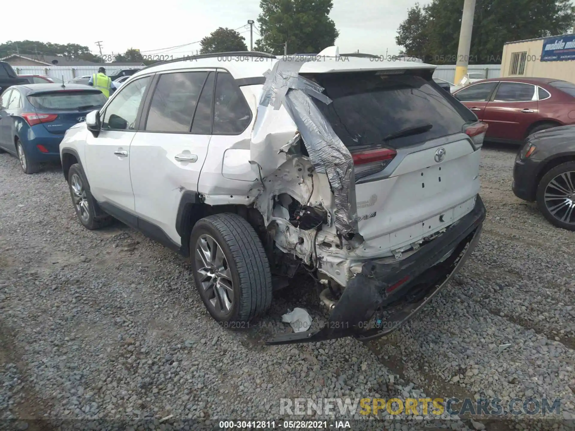 3 Photograph of a damaged car 2T3Y1RFV8KW037030 TOYOTA RAV4 2019