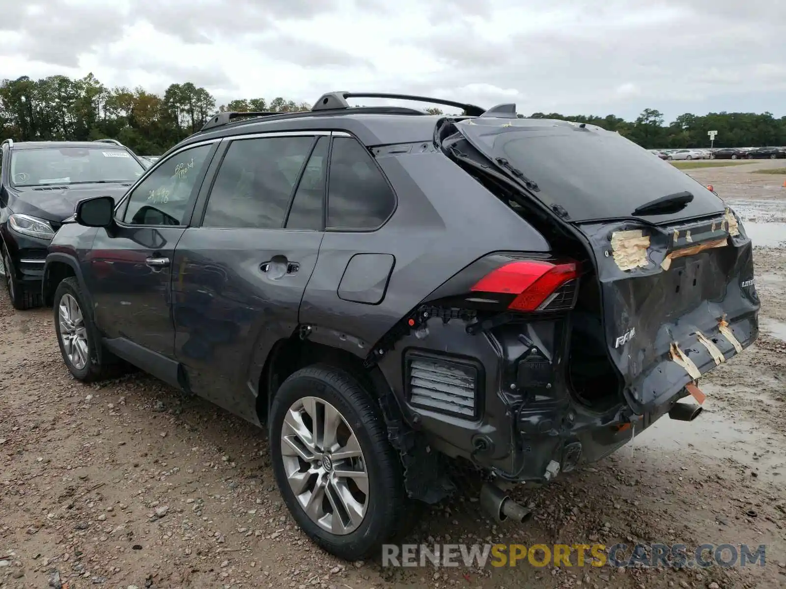 3 Photograph of a damaged car 2T3Y1RFV9KW001380 TOYOTA RAV4 2019