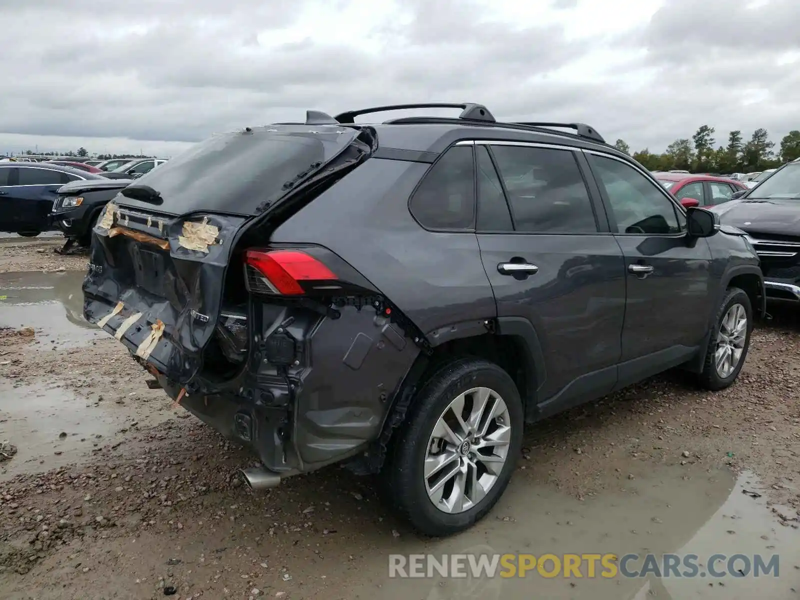 4 Photograph of a damaged car 2T3Y1RFV9KW001380 TOYOTA RAV4 2019