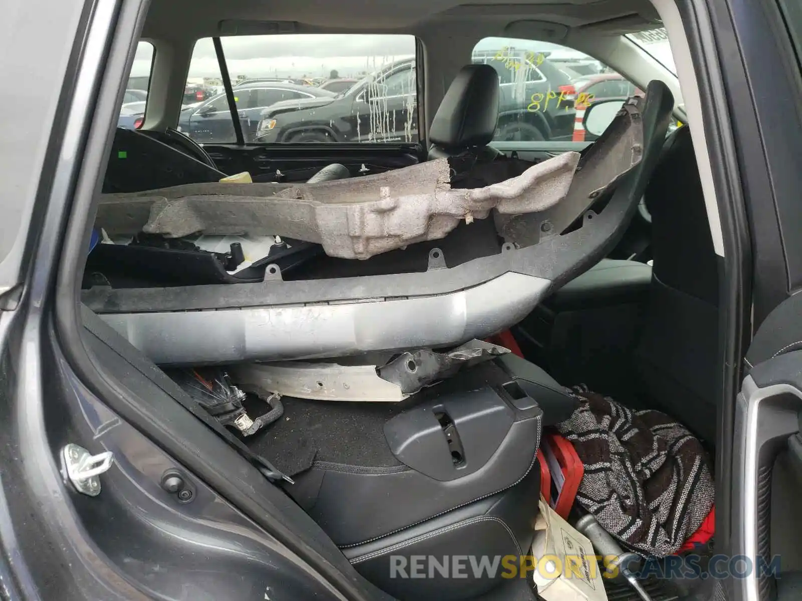 6 Photograph of a damaged car 2T3Y1RFV9KW001380 TOYOTA RAV4 2019