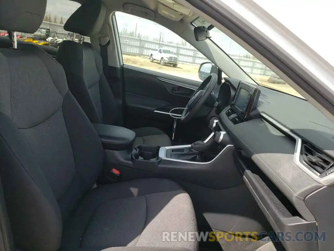 5 Photograph of a damaged car 2T3Z1RFV3KW034363 TOYOTA RAV4 2019