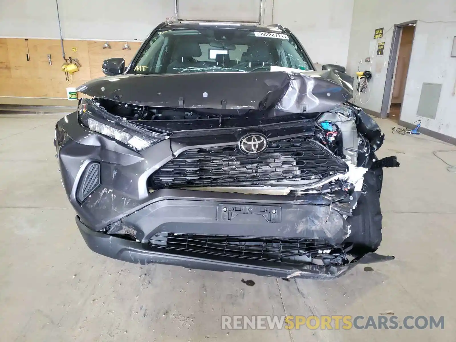 9 Photograph of a damaged car 2T3Z1RFV9KW002761 TOYOTA RAV4 2019