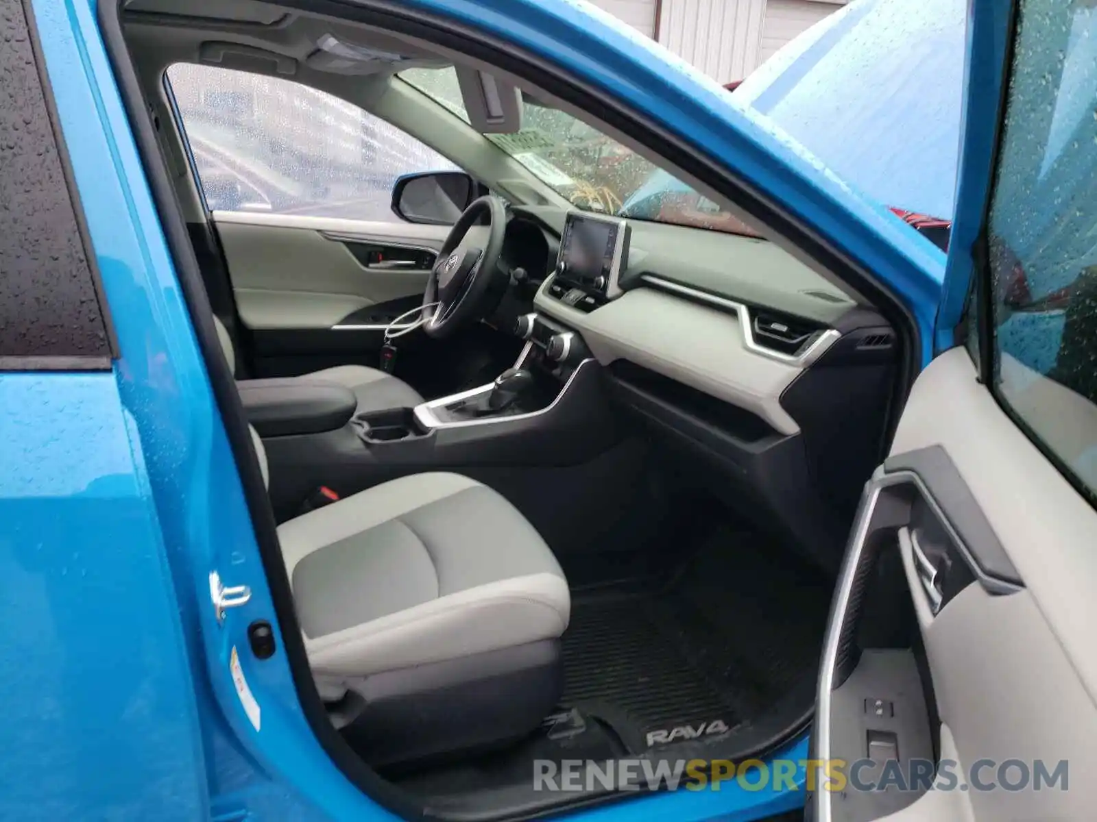 5 Photograph of a damaged car JTMA1RFV0KD021046 TOYOTA RAV4 2019