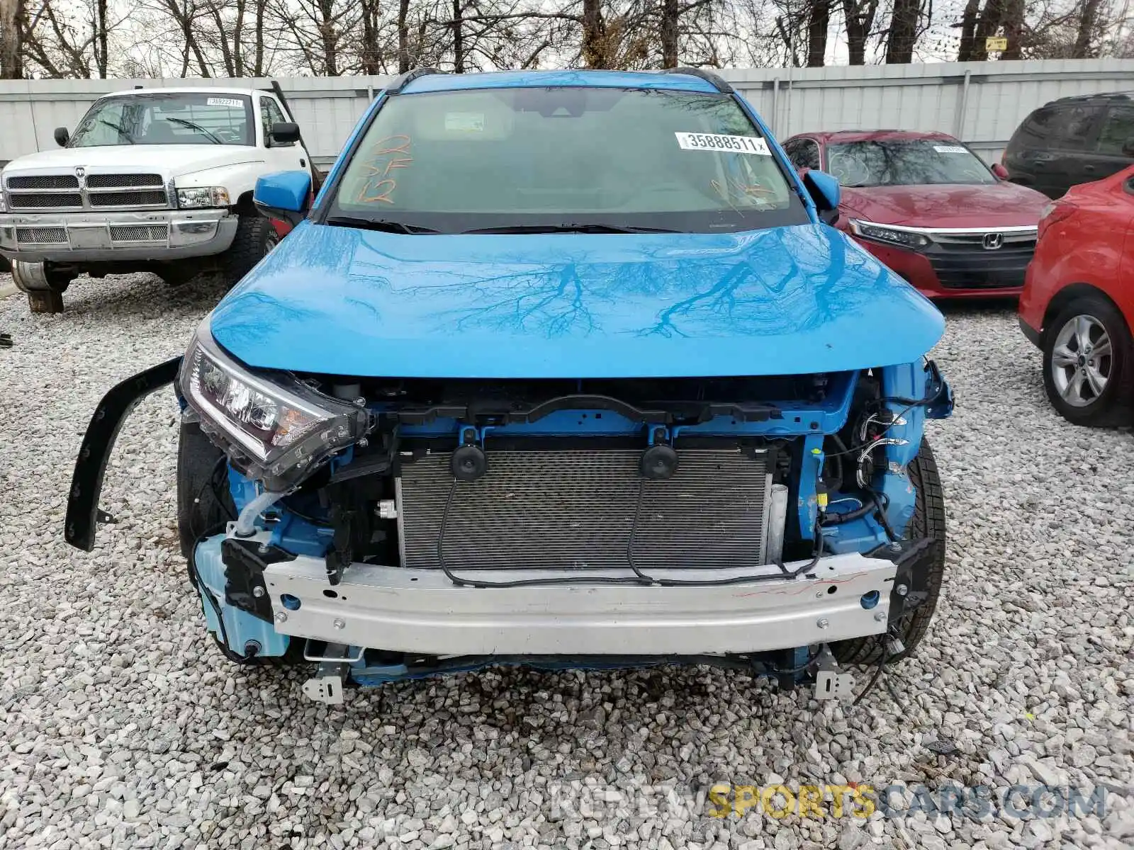9 Photograph of a damaged car JTMA1RFV0KD021046 TOYOTA RAV4 2019