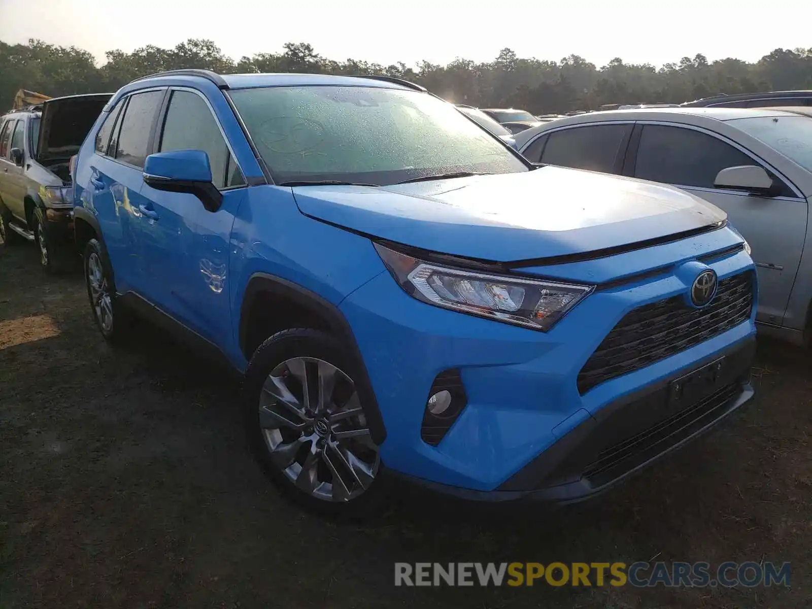 1 Photograph of a damaged car JTMA1RFV0KD503595 TOYOTA RAV4 2019