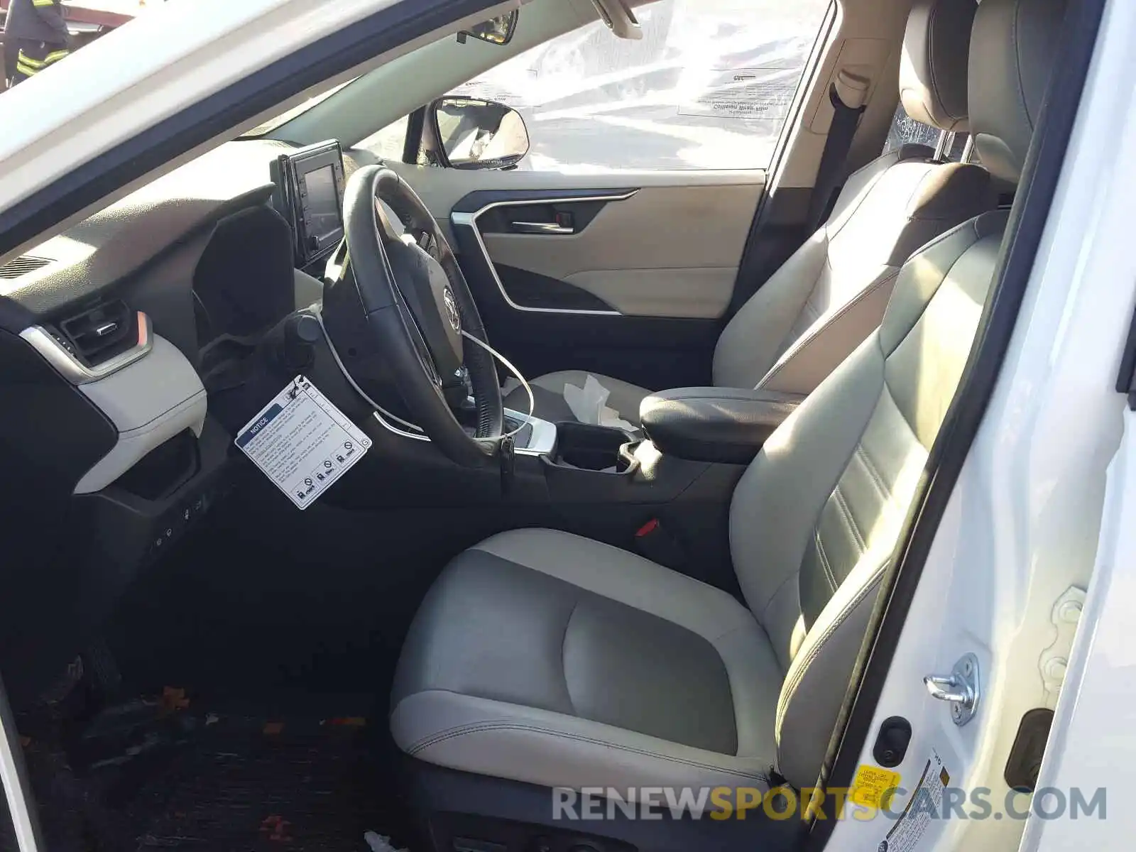 5 Photograph of a damaged car JTMA1RFV1KD008242 TOYOTA RAV4 2019