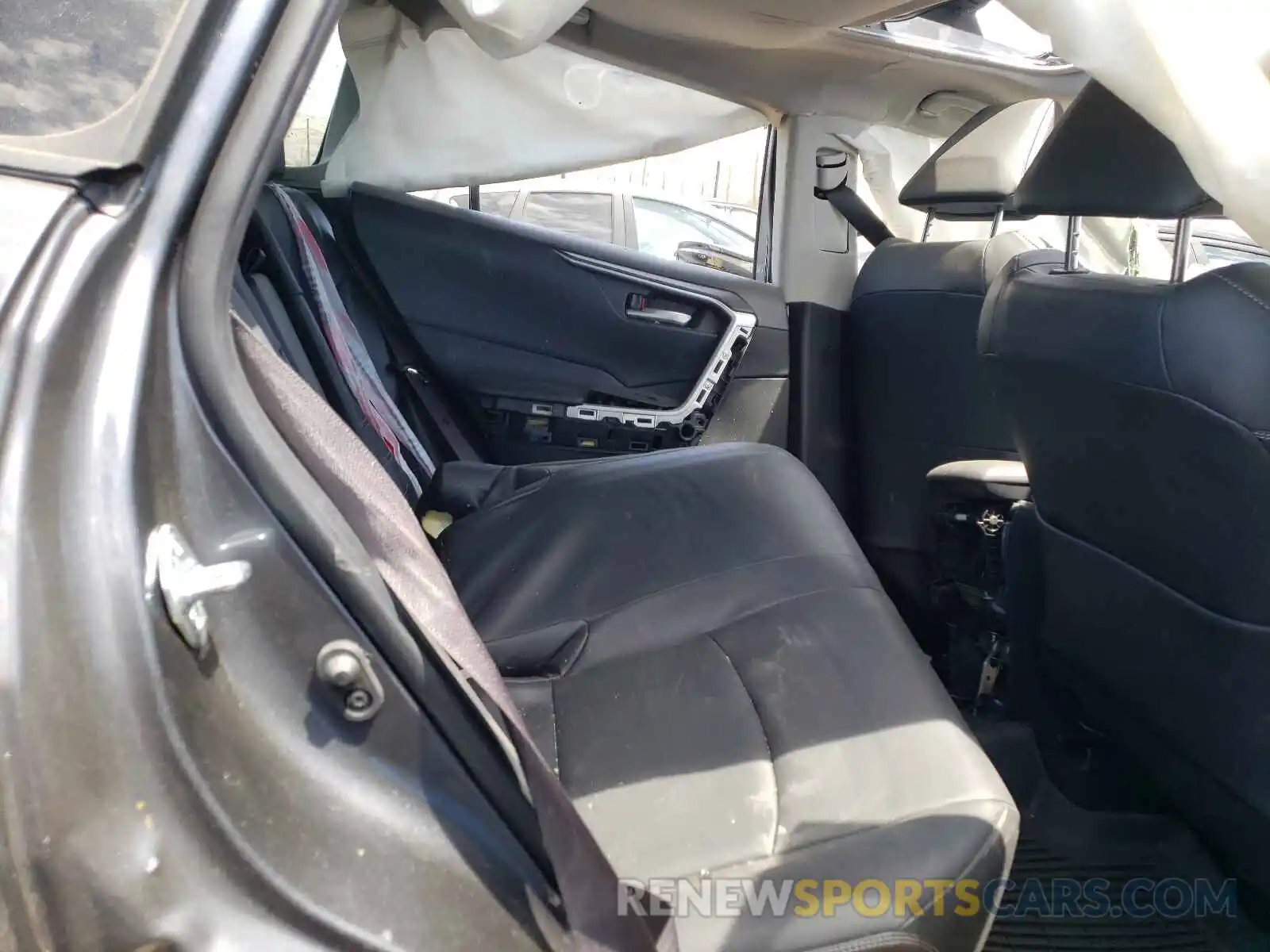 6 Photograph of a damaged car JTMA1RFV1KD011318 TOYOTA RAV4 2019