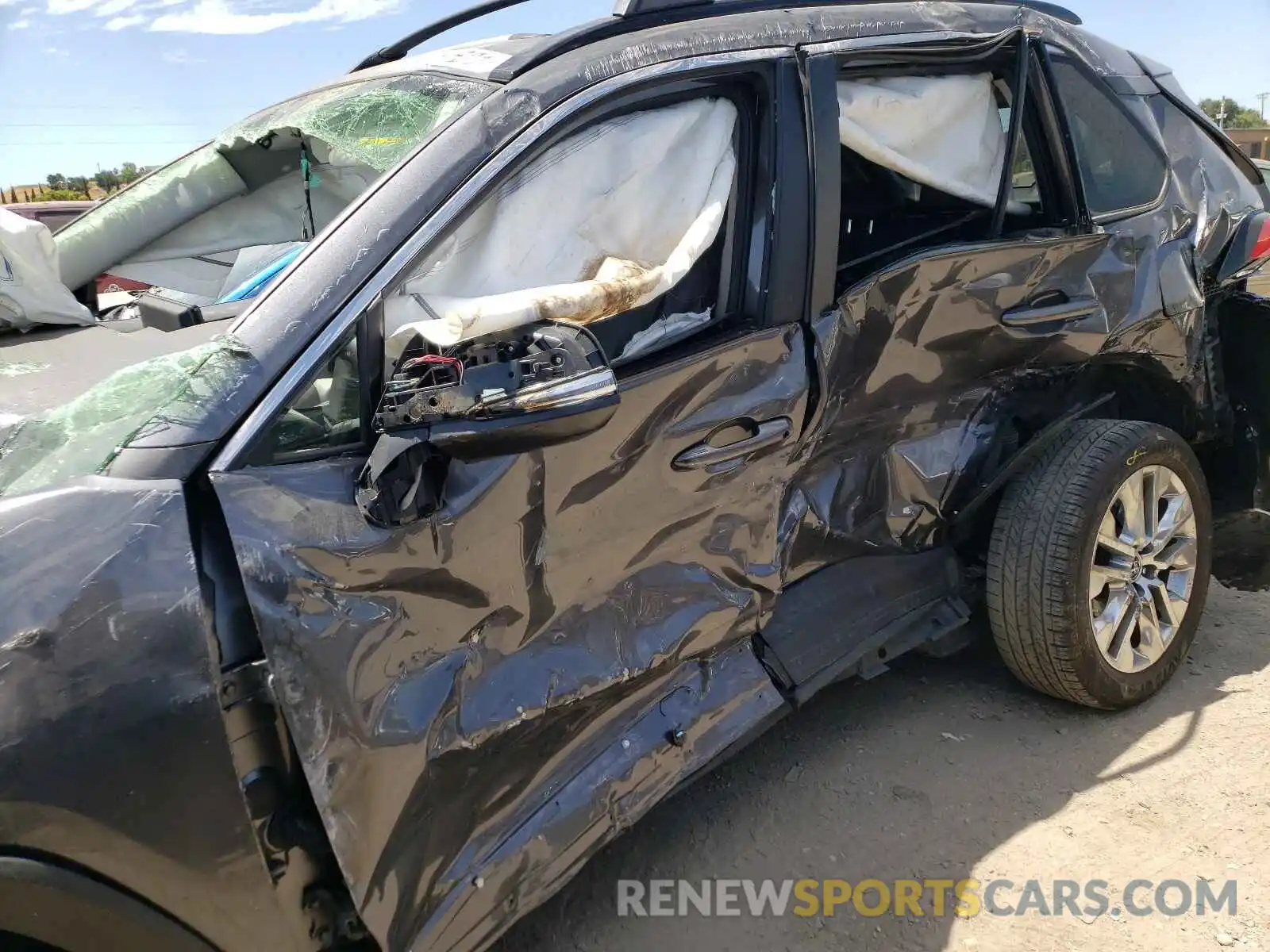 9 Photograph of a damaged car JTMA1RFV1KD011318 TOYOTA RAV4 2019