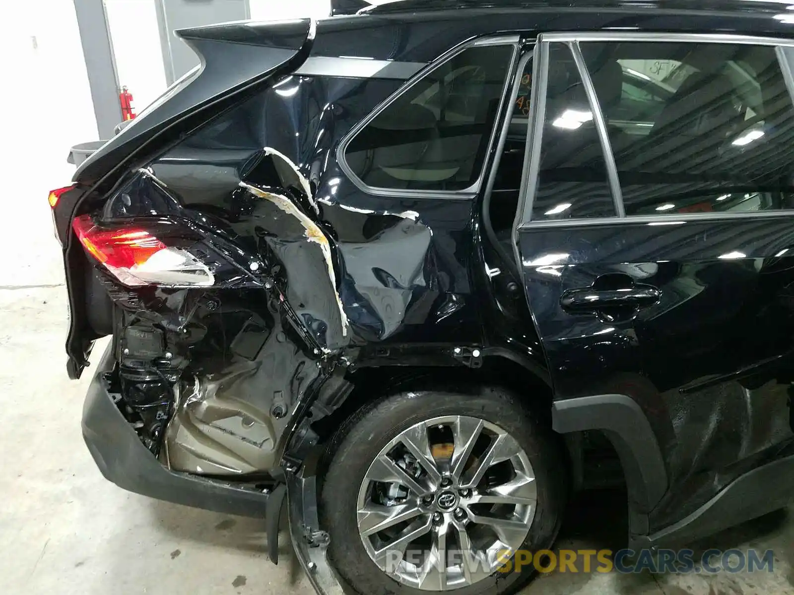 9 Photograph of a damaged car JTMA1RFV1KD517179 TOYOTA RAV4 2019