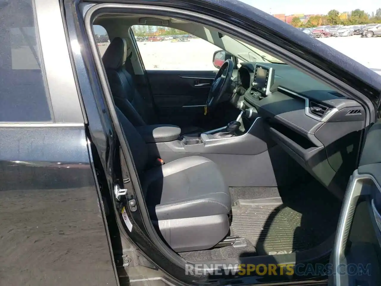 5 Photograph of a damaged car JTMA1RFV2KD003695 TOYOTA RAV4 2019