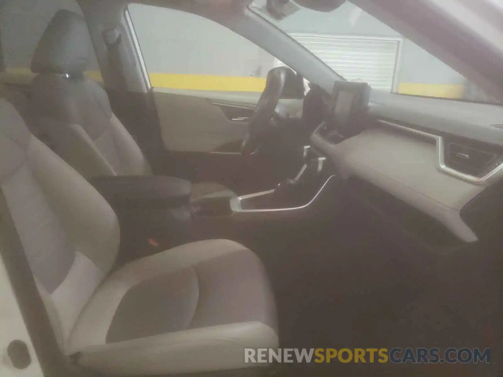 5 Photograph of a damaged car JTMA1RFV2KD026104 TOYOTA RAV4 2019