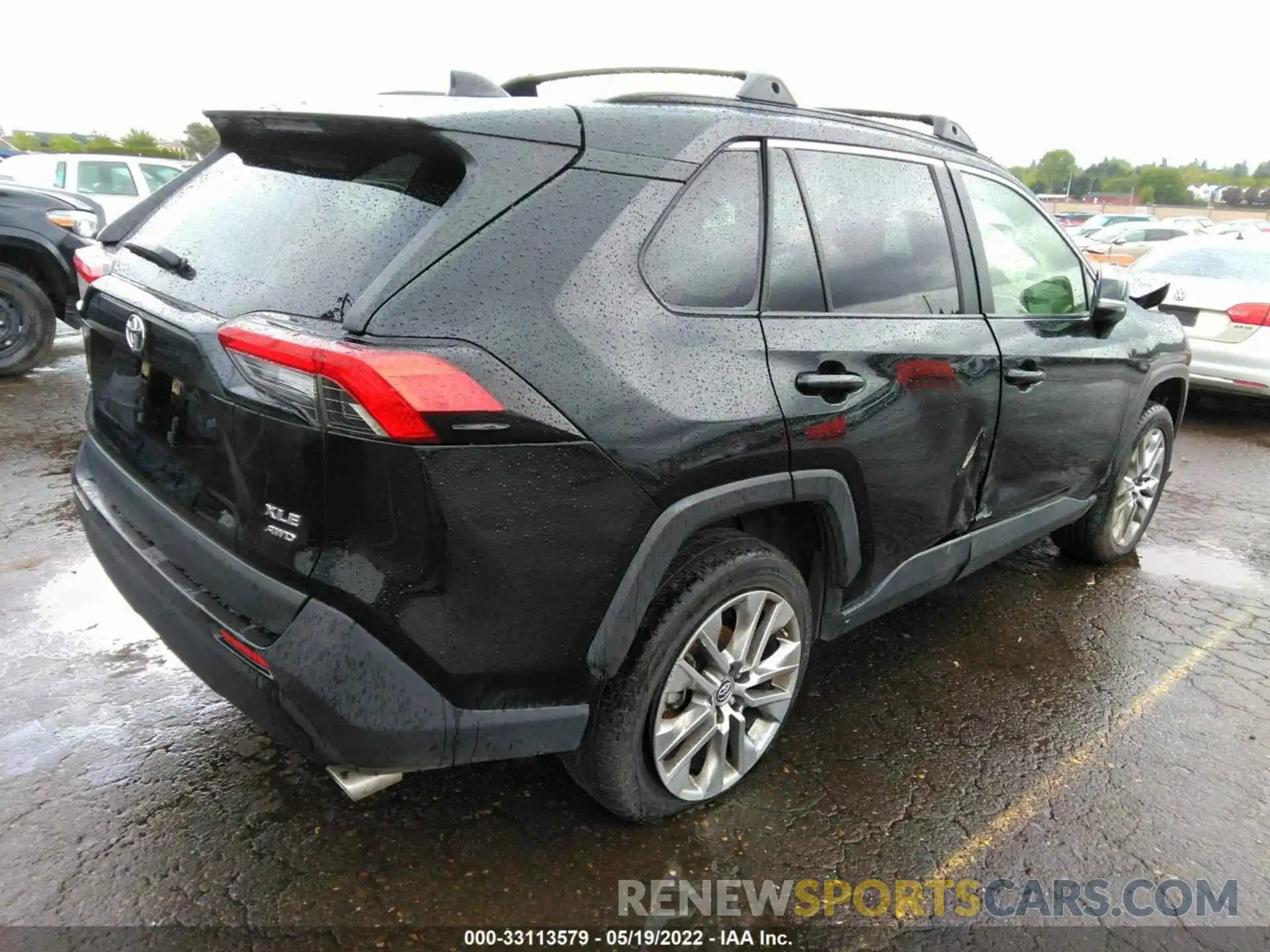 4 Photograph of a damaged car JTMA1RFV2KJ004797 TOYOTA RAV4 2019