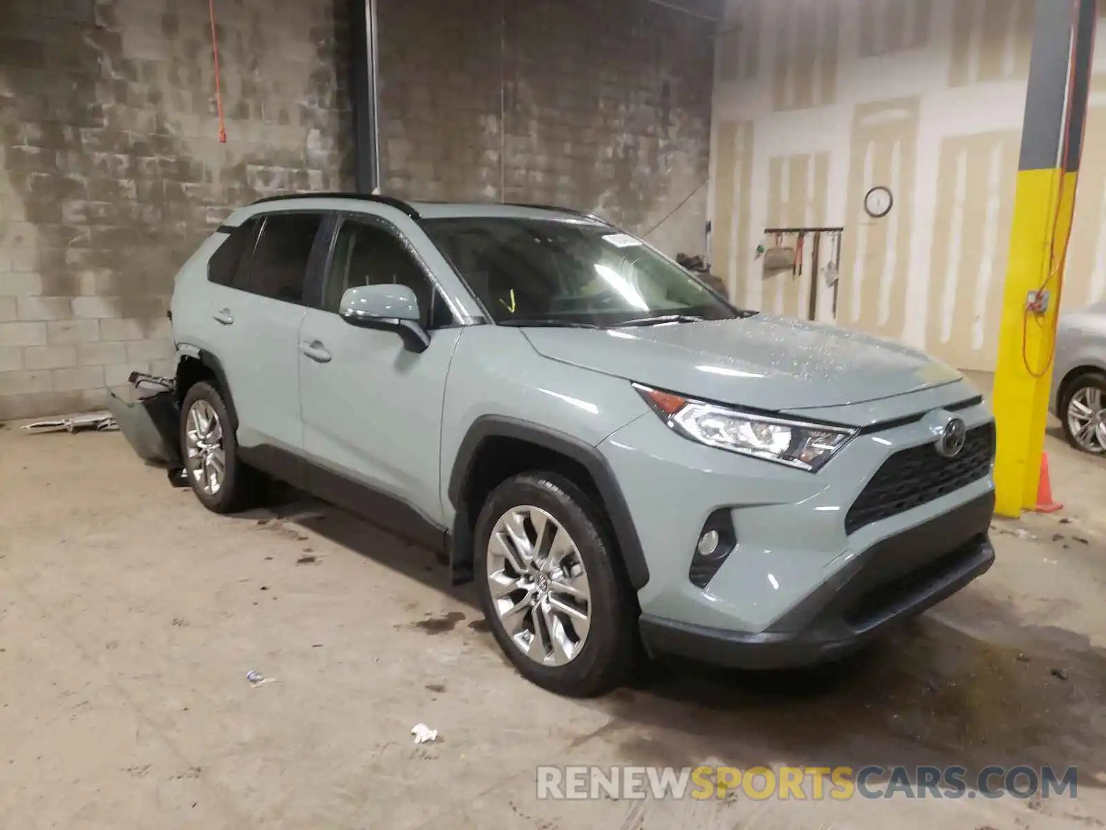 1 Photograph of a damaged car JTMA1RFV3KD015502 TOYOTA RAV4 2019