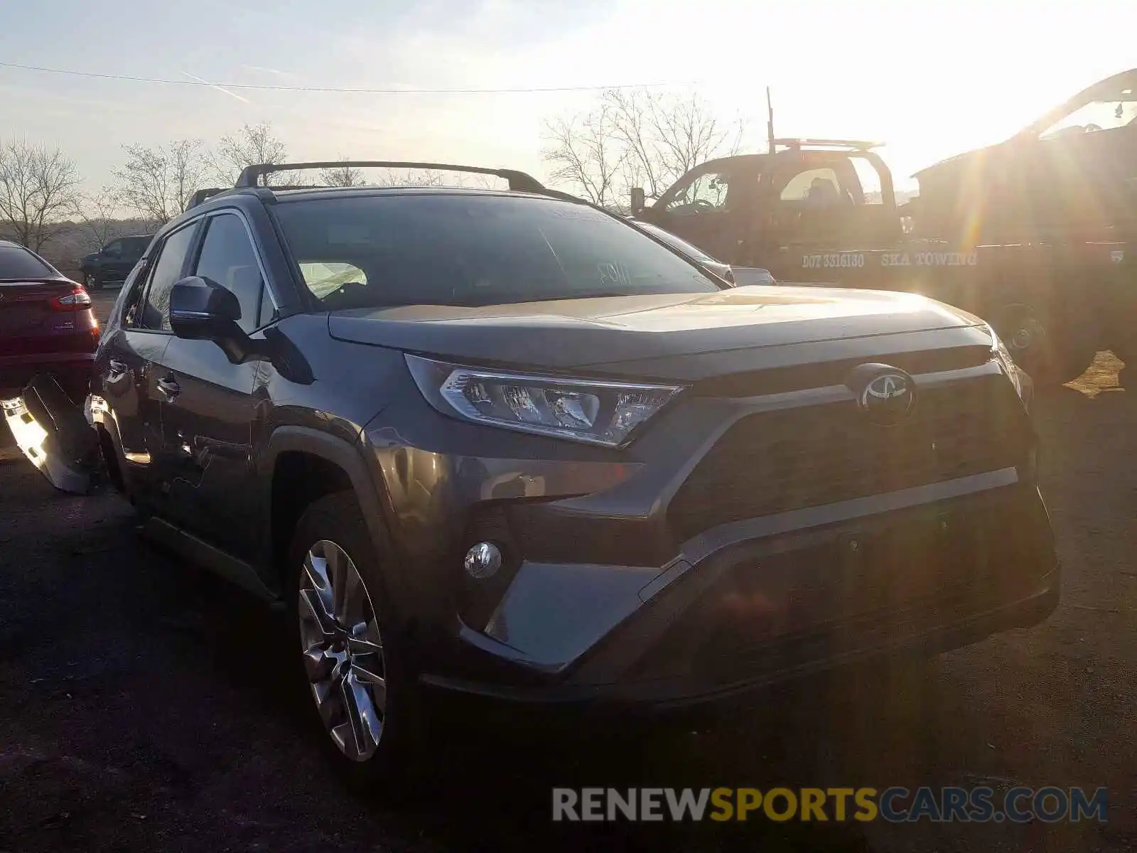 1 Photograph of a damaged car JTMA1RFV3KD017606 TOYOTA RAV4 2019