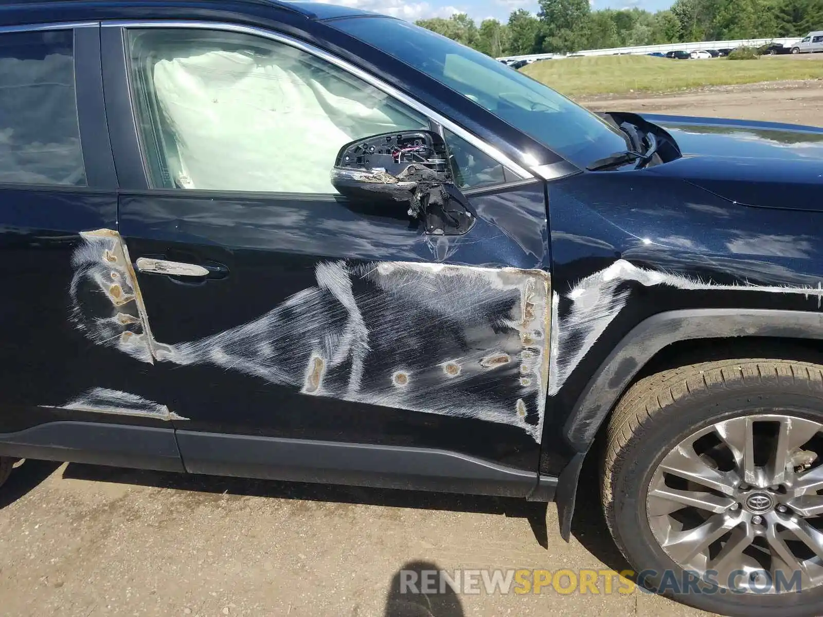 9 Photograph of a damaged car JTMA1RFV3KJ001231 TOYOTA RAV4 2019