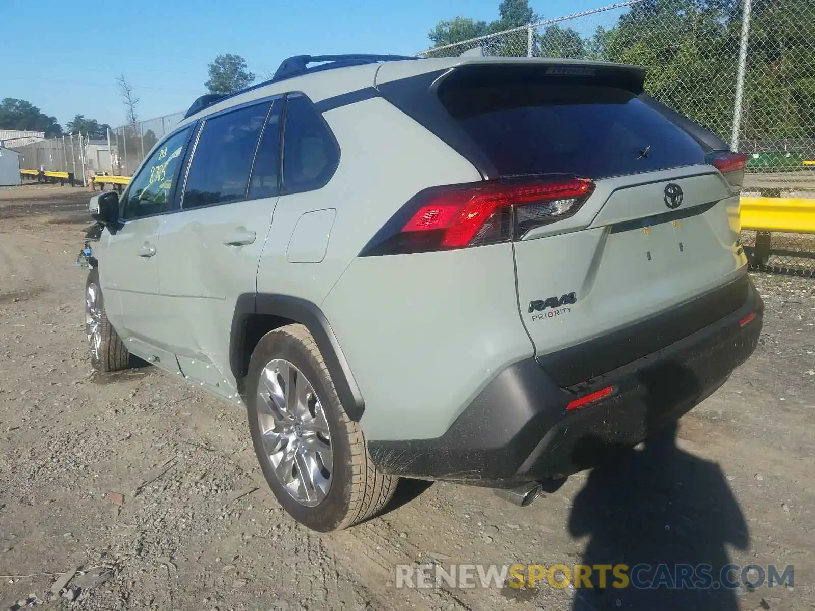 3 Photograph of a damaged car JTMA1RFV3KJ023228 TOYOTA RAV4 2019